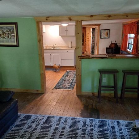 Adorable 1 Bedroom Honey HouseRusk エクステリア 写真