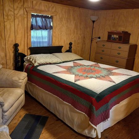 Adorable 1 Bedroom Honey HouseRusk エクステリア 写真