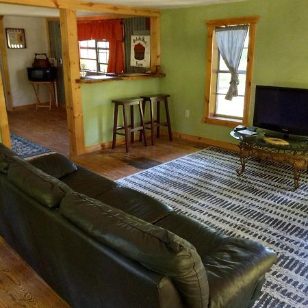 Adorable 1 Bedroom Honey HouseRusk エクステリア 写真